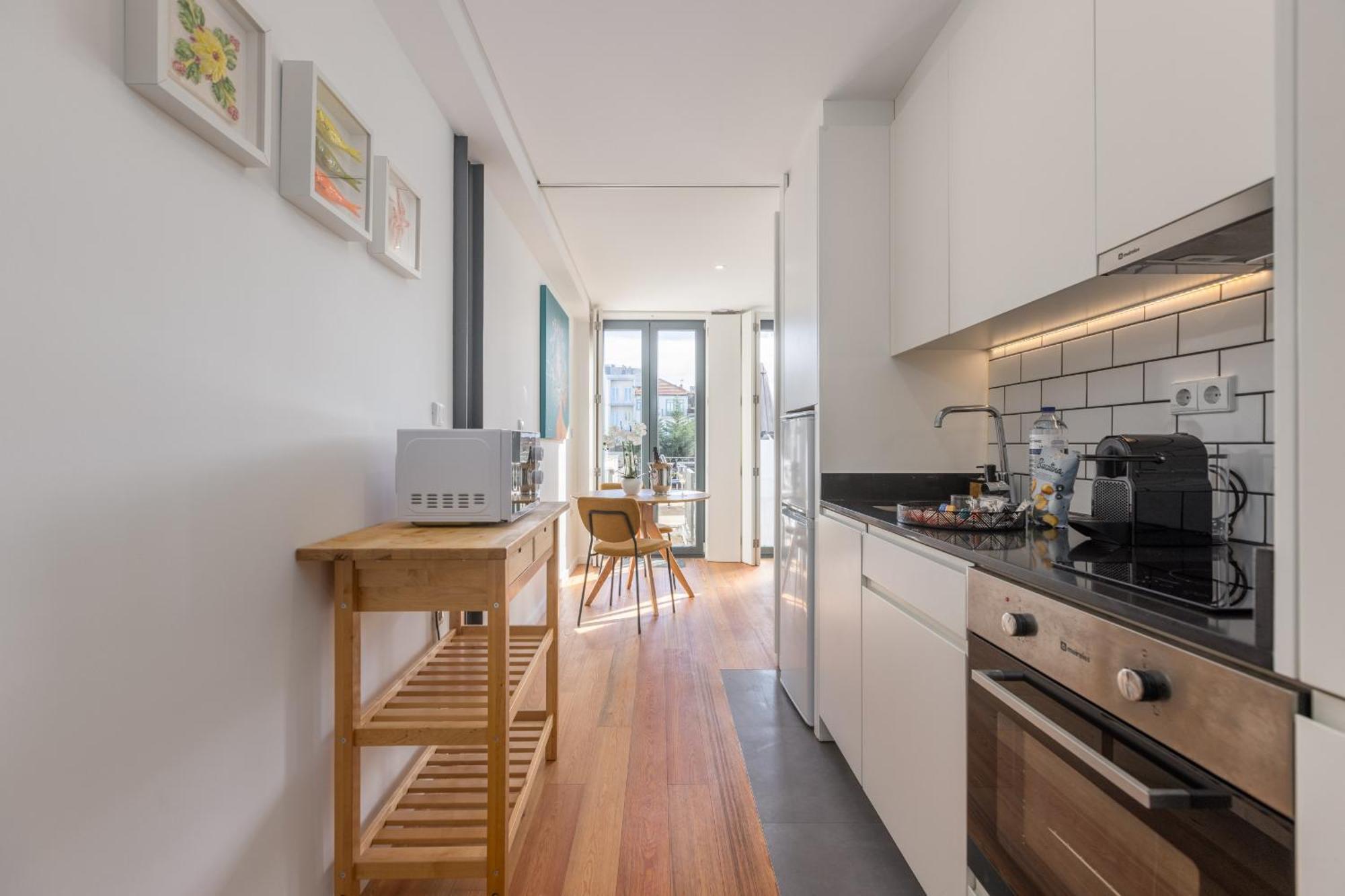 New!central W/ Sunny Terrace - 9 Min Walk Trindade Oporto