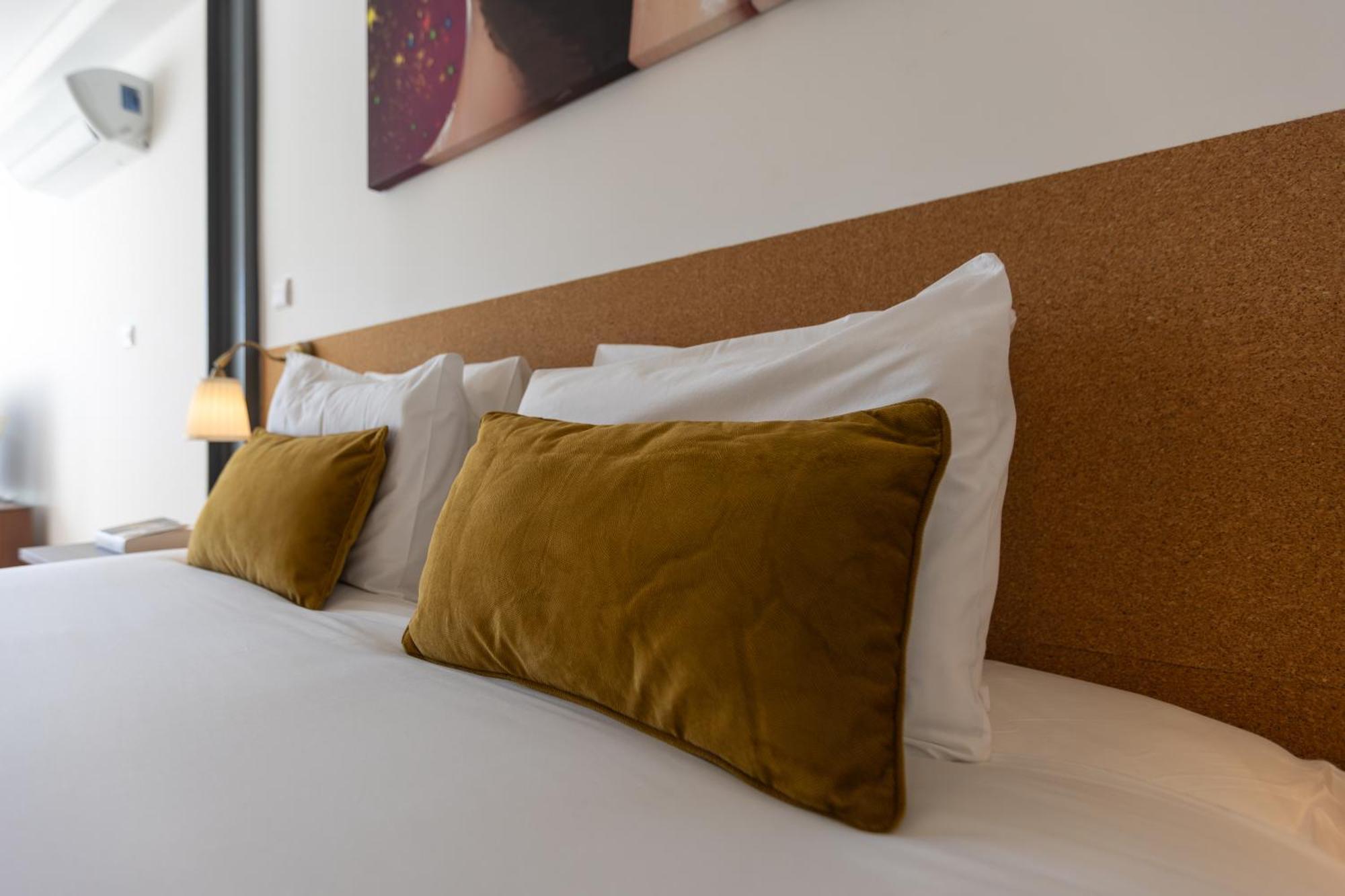New!central W/ Sunny Terrace - 9 Min Walk Trindade * Oporto