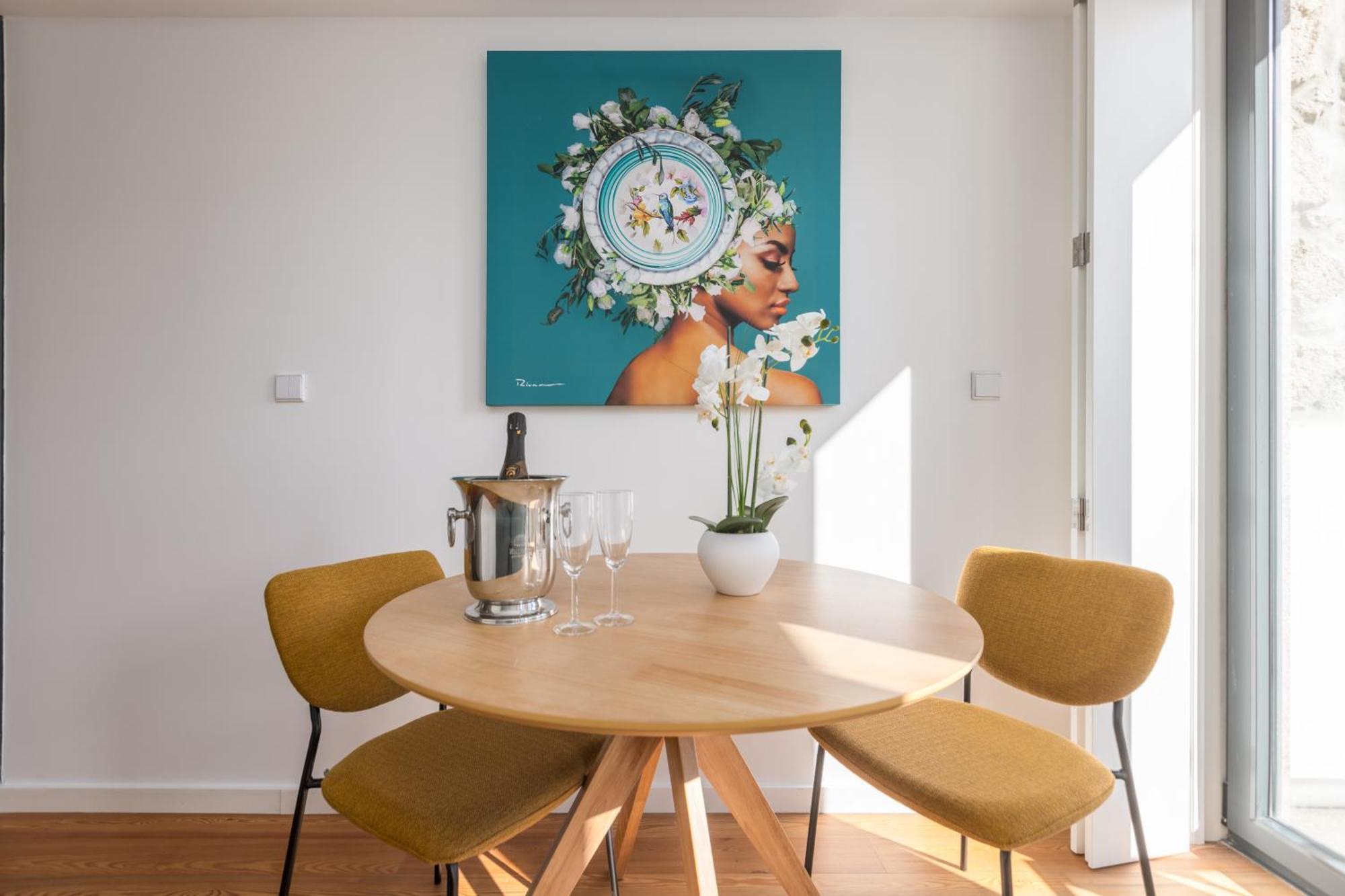 New!central W/ Sunny Terrace - 9 Min Walk Trindade * Oporto