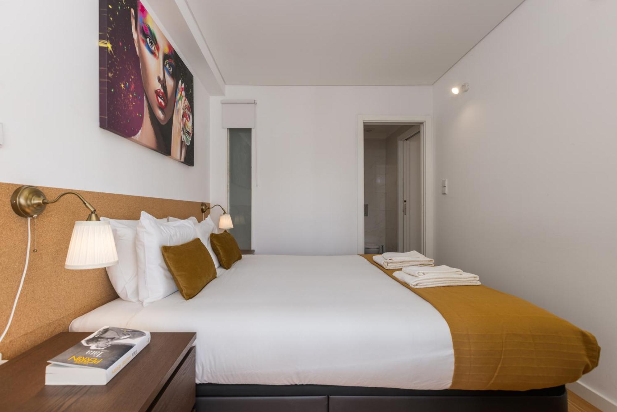 New!central W/ Sunny Terrace - 9 Min Walk Trindade * Oporto