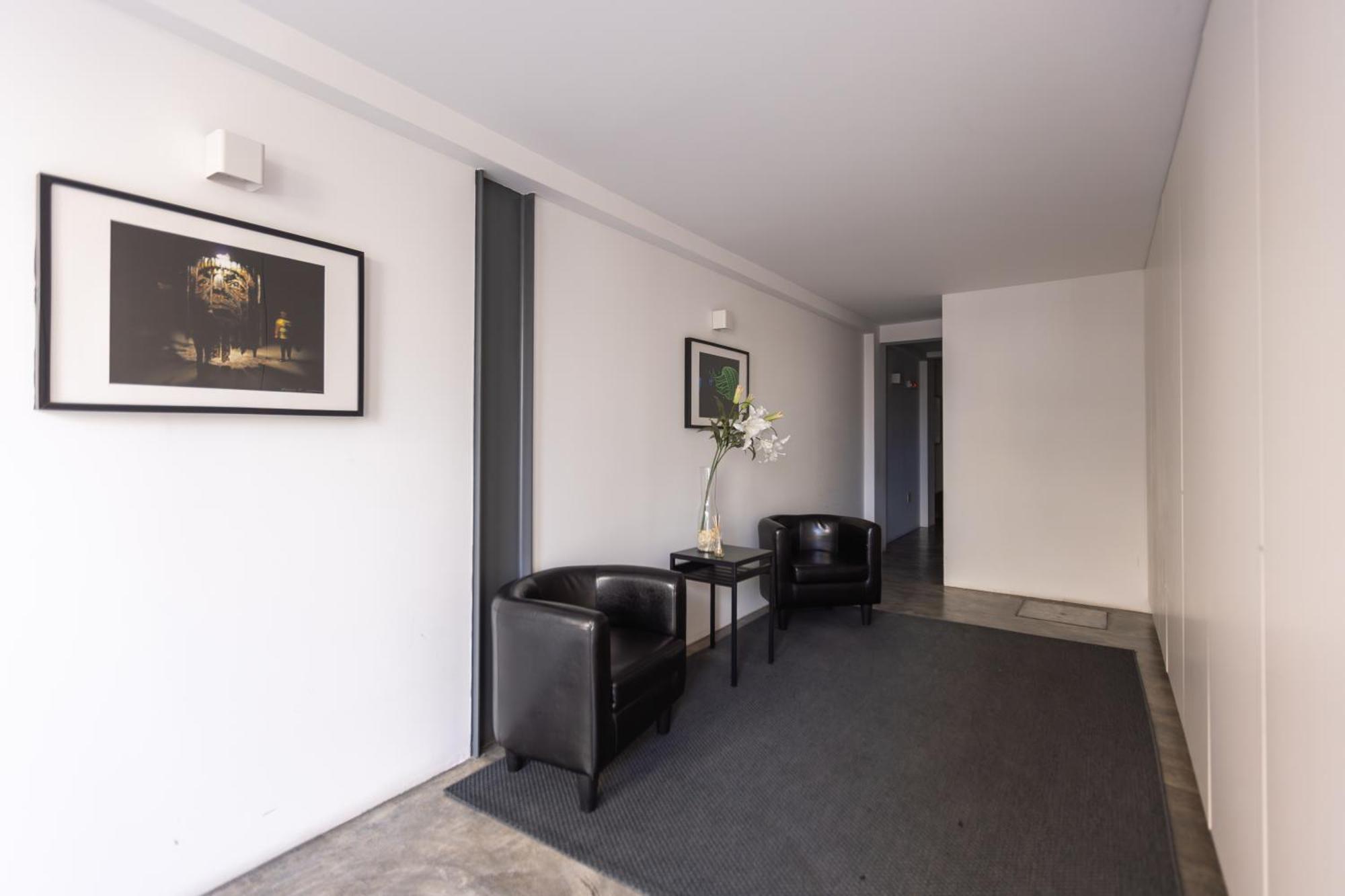 New!central W/ Sunny Terrace - 9 Min Walk Trindade Appartement